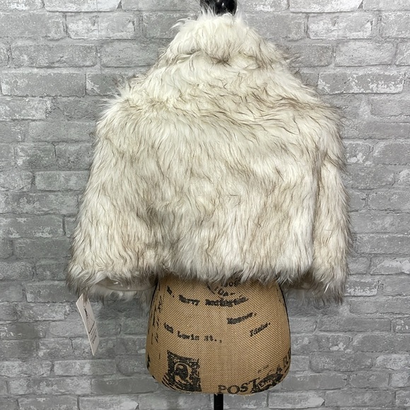 Wait for You! Faux Fur Wrap Stole - Picture 3 of 8